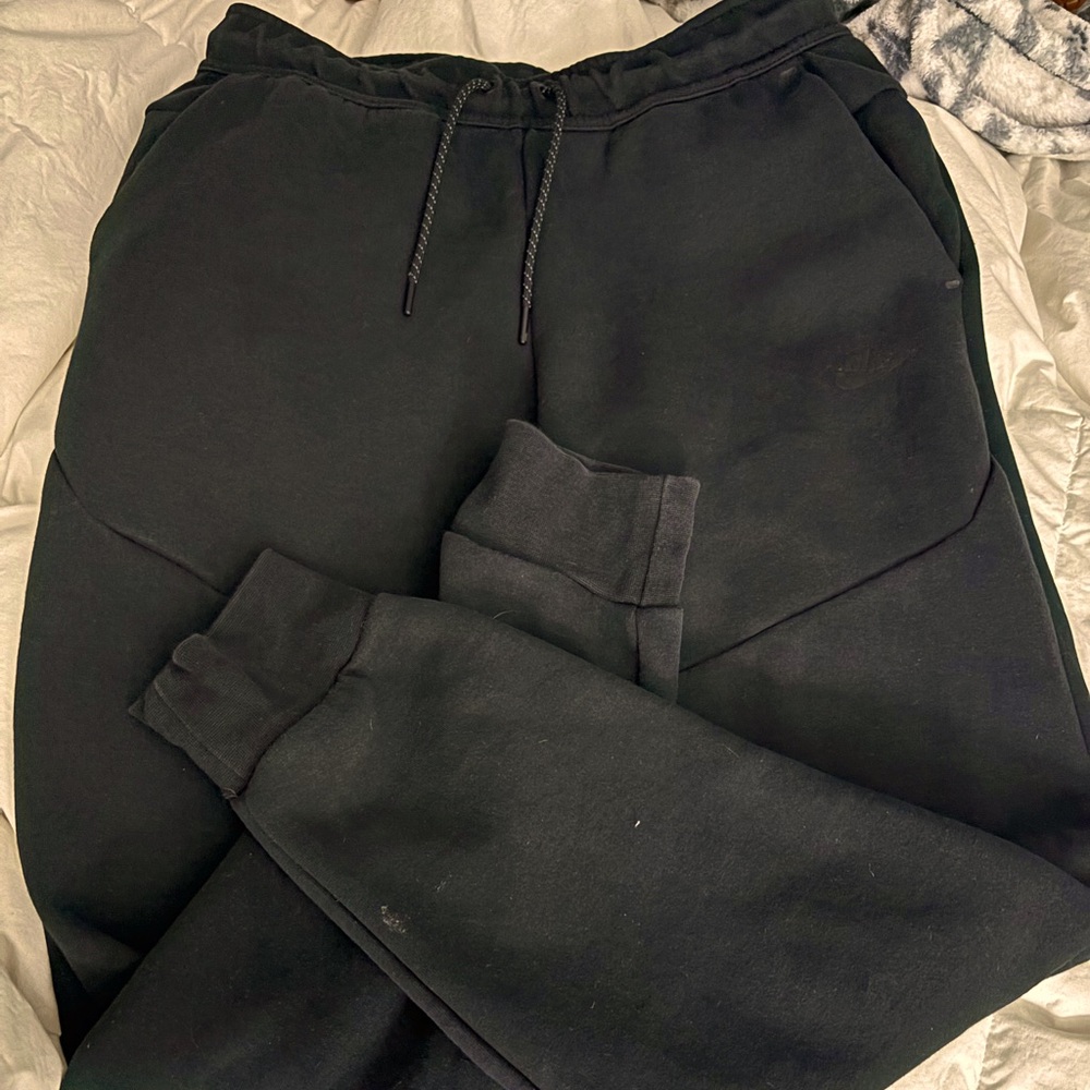 Men’s Nike Tech Fleece Joggers medium